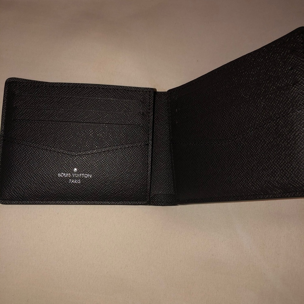 LIKE NEW! Louis Vuitton wallet